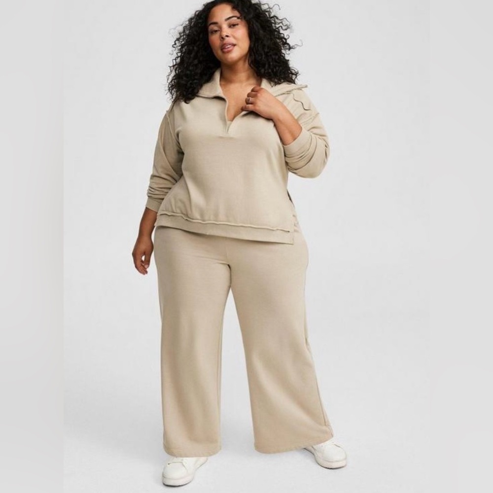 EUC Fleece V-Neck Sweatshirt. Size 00. - Picture 6 of 9